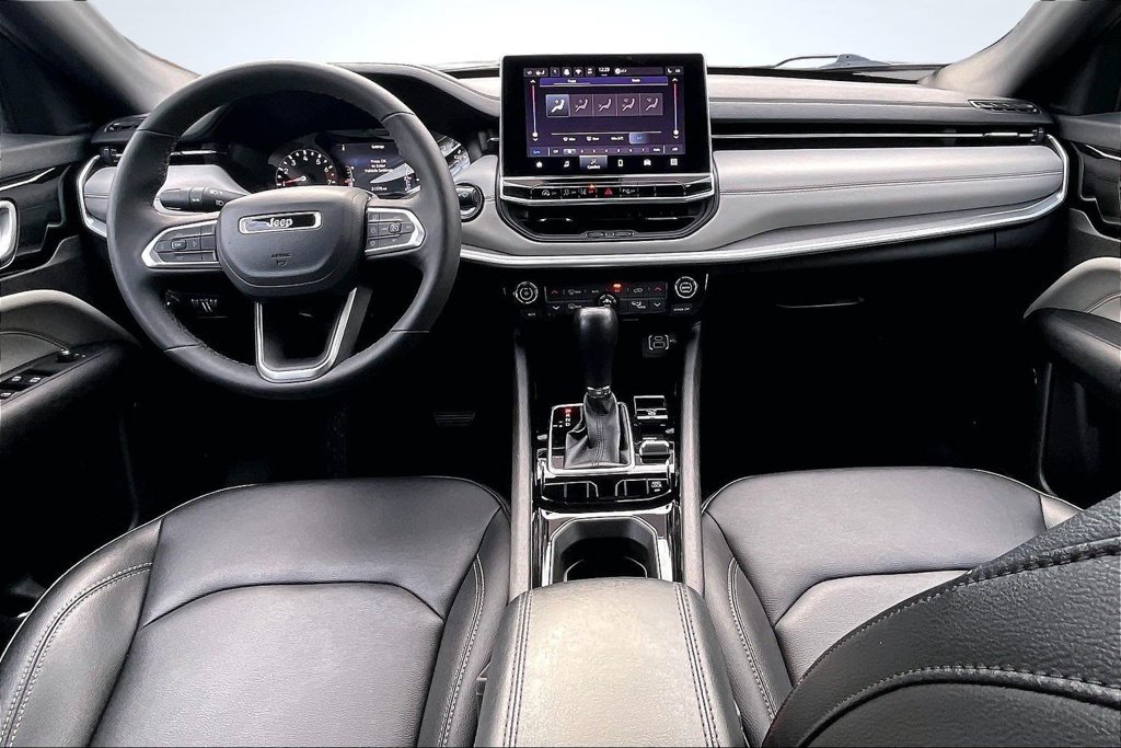 Used 2025 Jeep Compass Limited AWD/4WD image 9