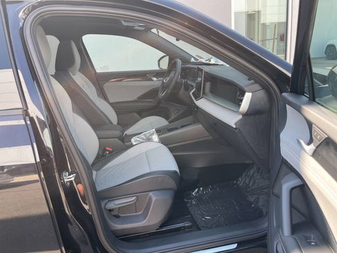 New 2026 Volkswagen Tiguan SE R-Line FWD image 28