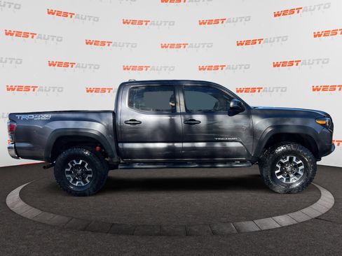 Used 2022 Toyota Tacoma TRD Off-Road image 6