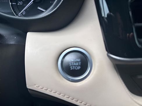 Used 2020 Toyota Highlander XLE FWD image 26