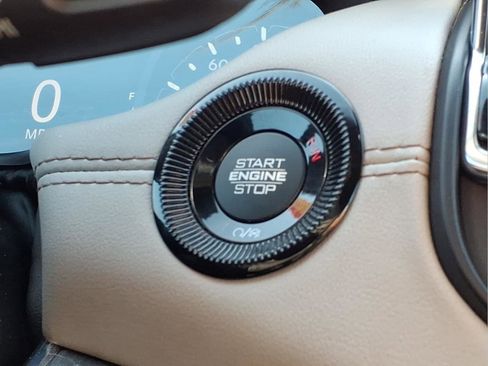 Used 2022 Jeep Compass Limited image 9