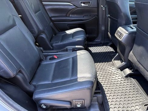 Used 2018 Toyota Highlander Limited AWD/4WD image 20