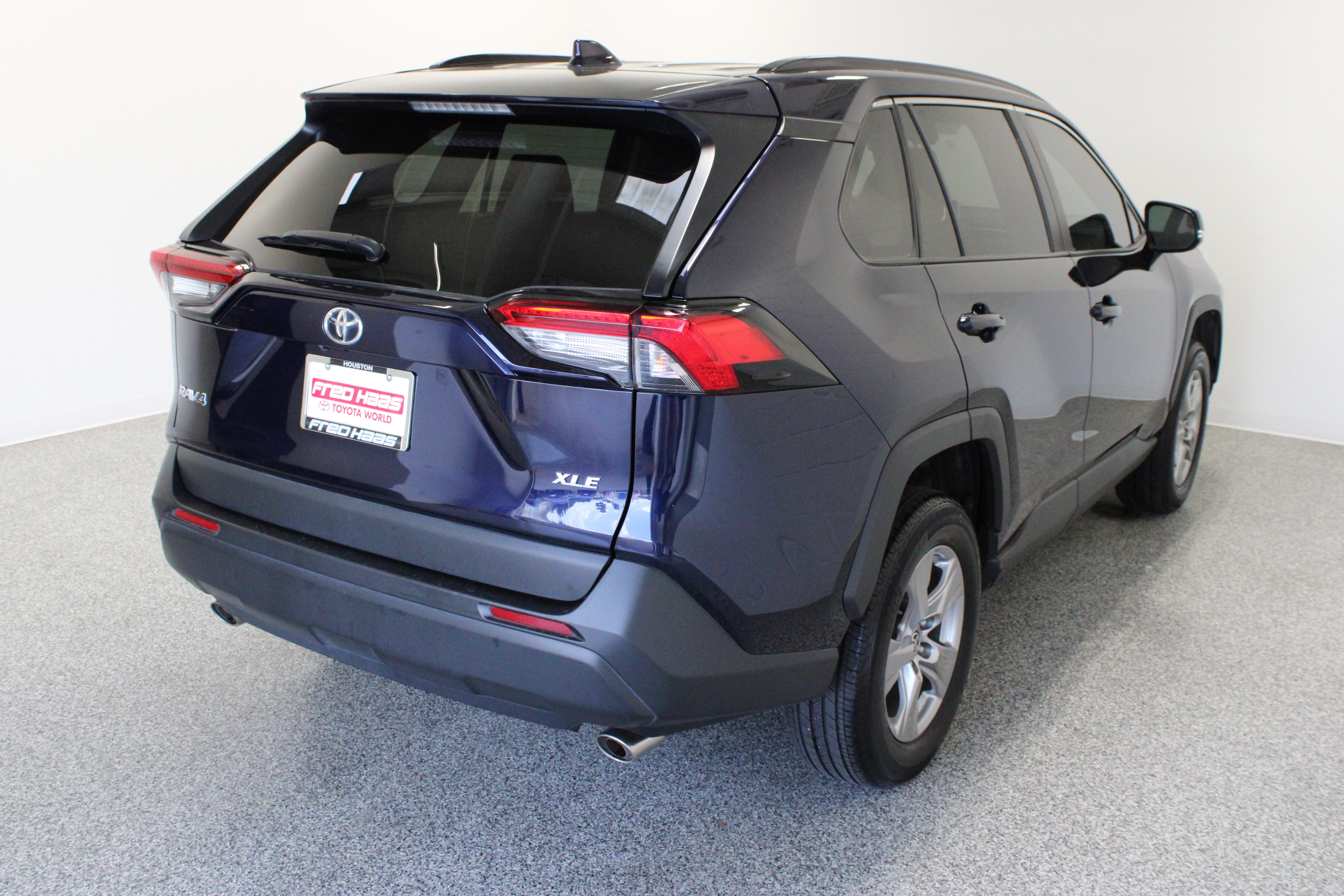 Used 2025 Toyota RAV4 XLE FWD image 7