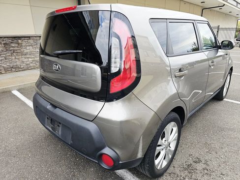 Used 2014 Kia Soul + image 5