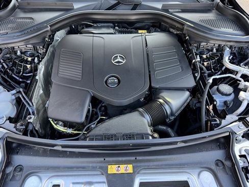 Used 2025 Mercedes-Benz GLC 300 4MATIC image 10
