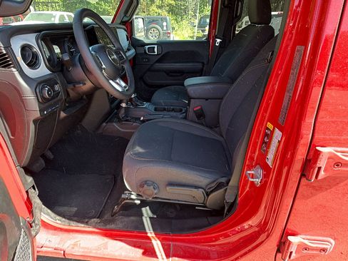 Used 2025 Jeep Wrangler Sahara w/ Safety Group AWD/4WD image 16