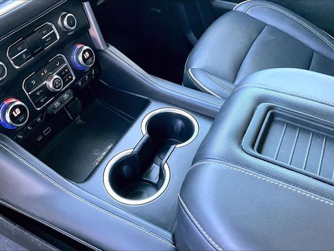 Used 2021 GMC Yukon SLT w/ SLT Premium Package image 17