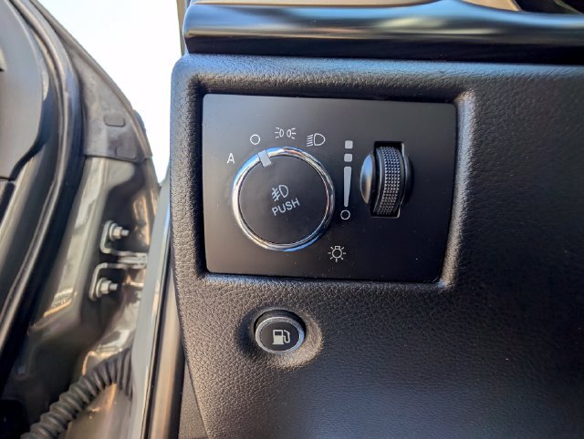 Used 2020 Jeep Grand Cherokee Altitude AWD/4WD image 18