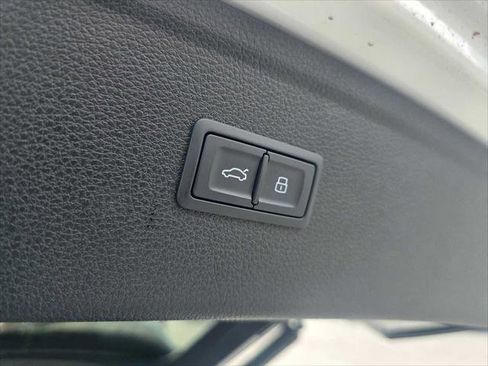 Certified 2025 Audi Q5 2.0T Premium image 18