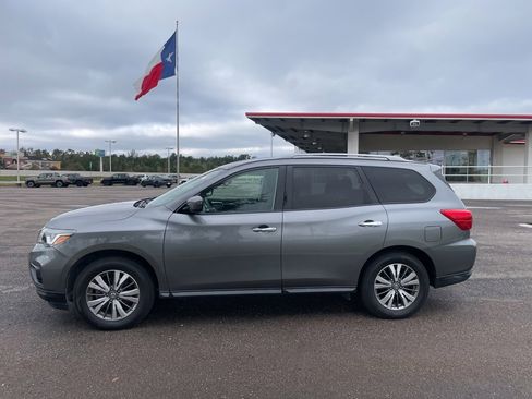 Used 2020 Nissan Pathfinder SV image 4