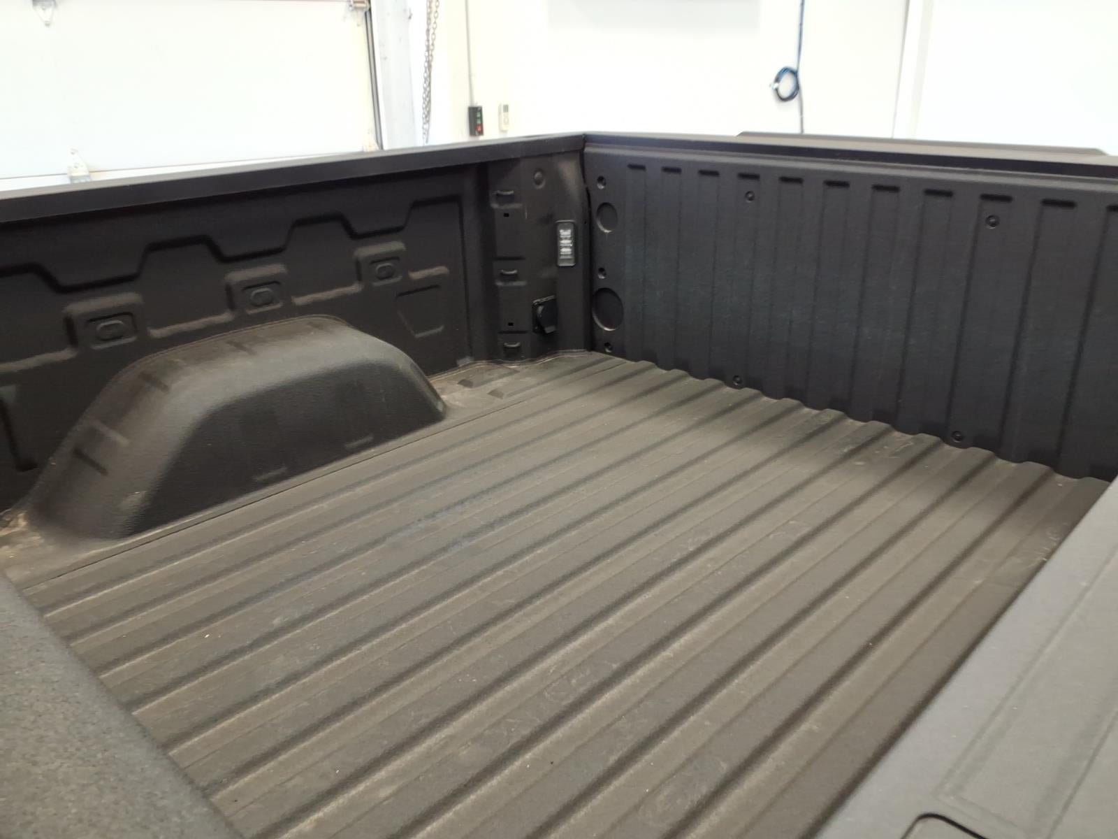 New 2026 Chevrolet Silverado 1500 RST w/ Dark Appearance Package AWD/4WD image 20