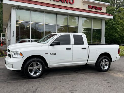 Used 2017 RAM 1500 Express AWD/4WD image 9