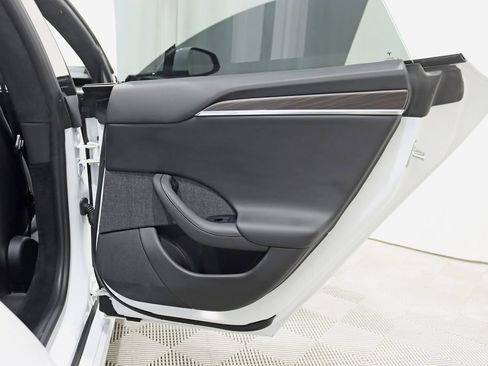 Used 2022 Tesla Model S image 38