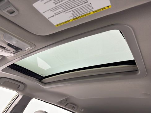 Used 2016 Toyota Sienna XLE image 11