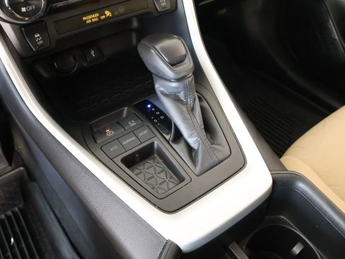 Used 2022 Toyota RAV4 XLE FWD image 7