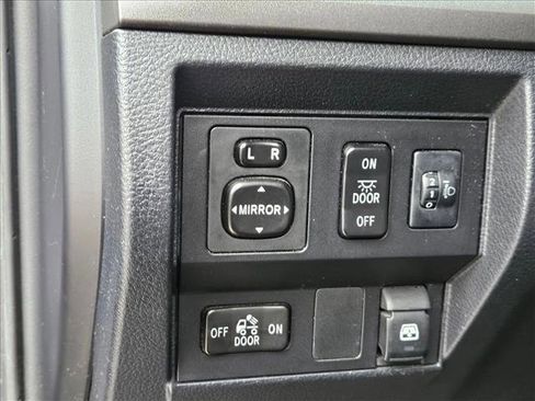 Used 2017 Toyota Tundra SR5 RWD image 22