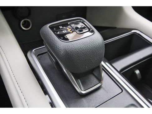 Certified 2025 Nissan Pathfinder SV w/ SV Premium Package FWD image 28