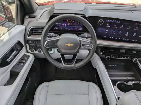 Used 2025 Chevrolet Tahoe Premier AWD/4WD image 16