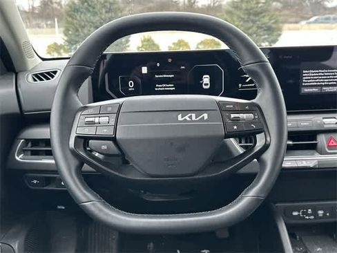 Used 2025 Kia K4 EX image 7