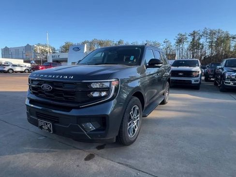 New 2026 Ford Expedition Active image 2