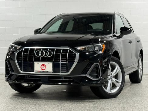 Used 2020 Audi Q3 2.0T Premium w/ Convenience Package AWD/4WD image 2