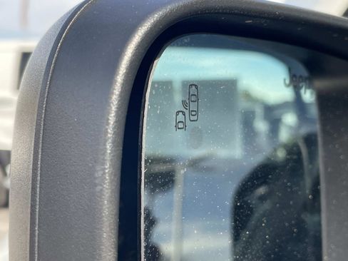 Used 2022 Jeep Renegade Sport image 30