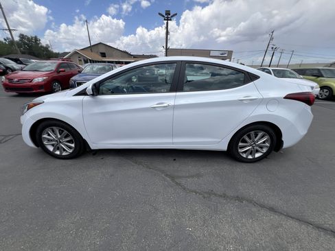 Used 2015 Hyundai Elantra SE w/ Option Group 02 FWD image 4