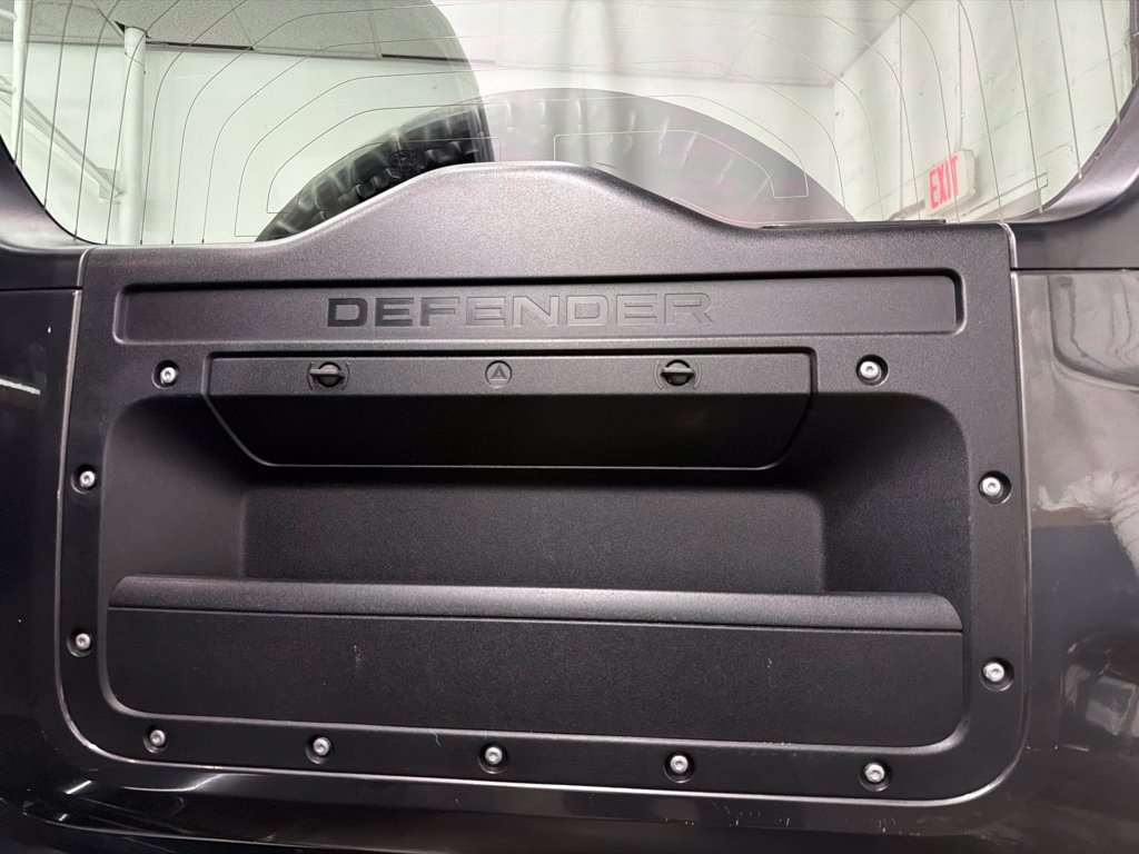 Used 2025 Land Rover Defender 110 X-Dynamic SE AWD/4WD image 26