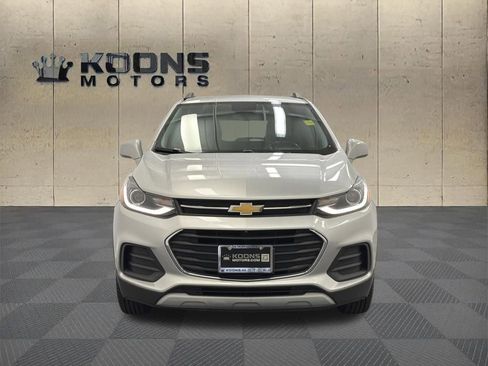 Used 2020 Chevrolet Trax LT w/ LT Convenience Package AWD/4WD image 3