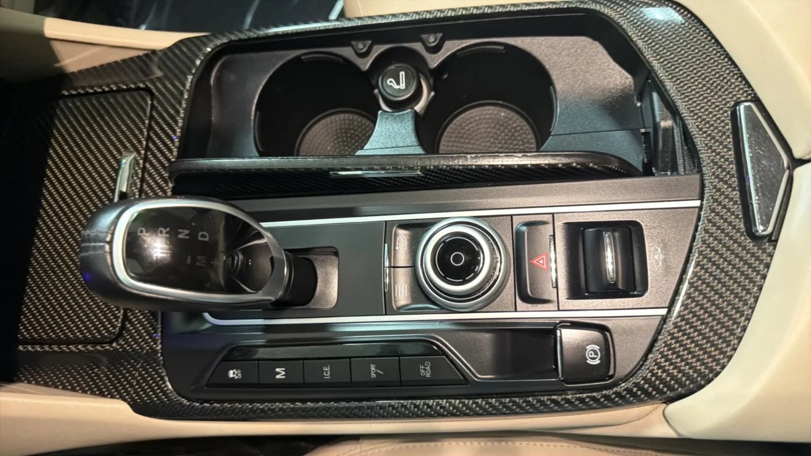 Used 2017 Maserati Levante w/ Luxury Package AWD/4WD image 12