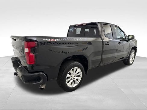 Used 2020 Chevrolet Silverado 1500 Custom w/ Custom Value Package AWD/4WD image 4