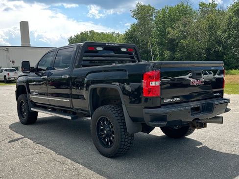 Used 2018 GMC Sierra 2500 Denali w/ Duramax Plus Package AWD/4WD image 5