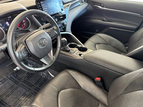 Used 2022 Toyota Camry XSE image 9