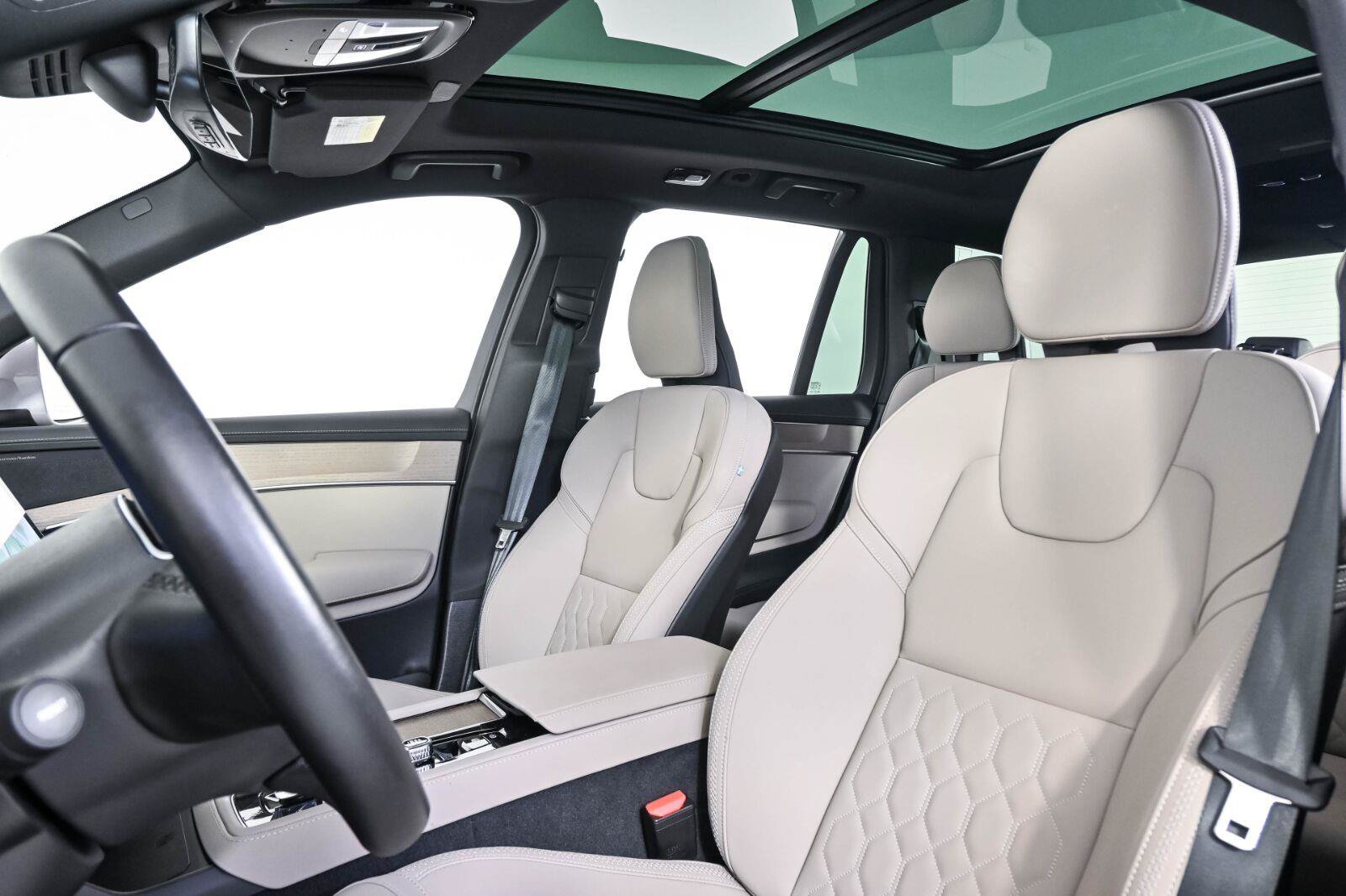 Certified 2026 Volvo XC90 B6 Plus AWD/4WD image 5