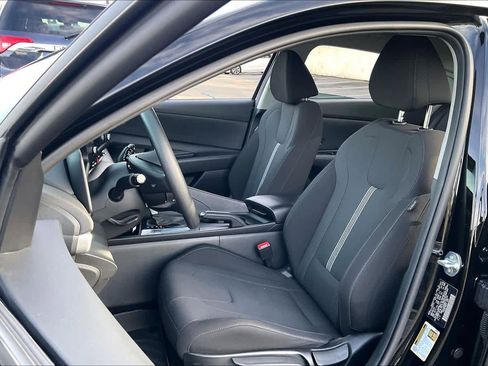 Used 2024 Hyundai Elantra SE image 26