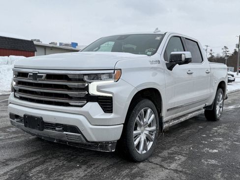 Used 2022 Chevrolet Silverado 1500 High Country w/ Technology Package image 9