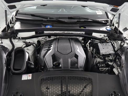 Used 2024 Porsche Macan AWD/4WD image 15