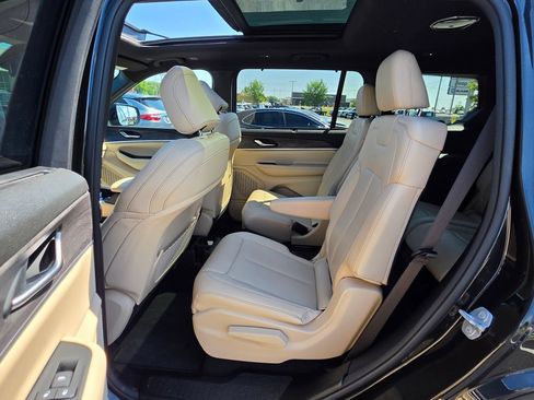 Used 2023 Jeep Grand Cherokee L Limited w/ Luxury Tech Group II AWD/4WD image 35