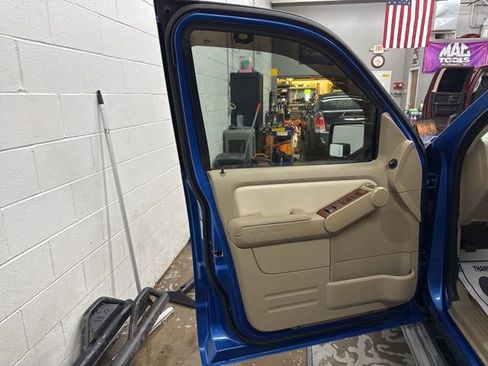 Used 2010 Ford Explorer Eddie Bauer image 8