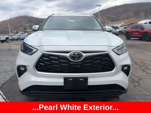 Used 2023 Toyota Highlander XLE image 2
