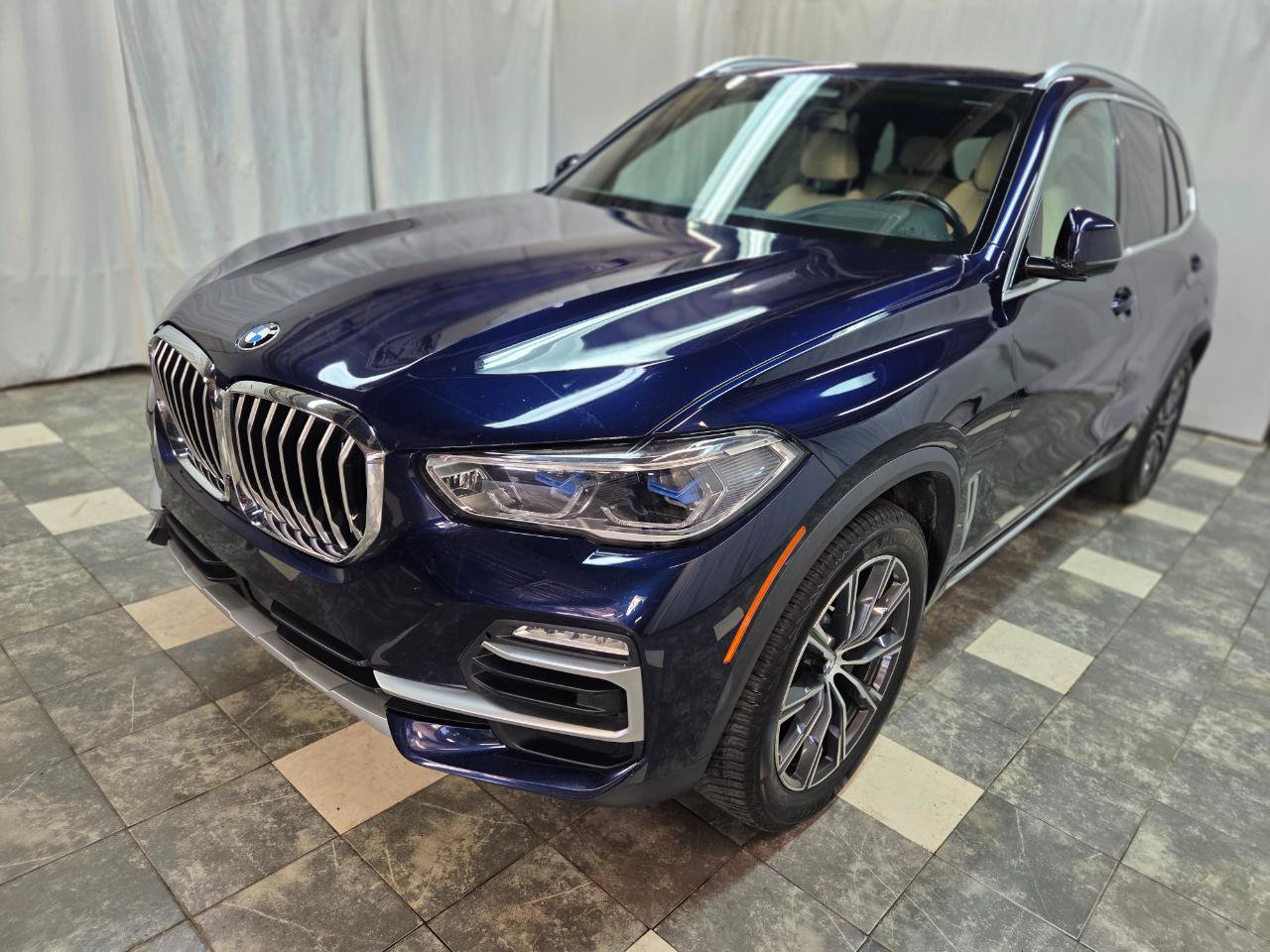 Used 2020 BMW X5 xDrive40i w/ Executive Package AWD/4WD image 2