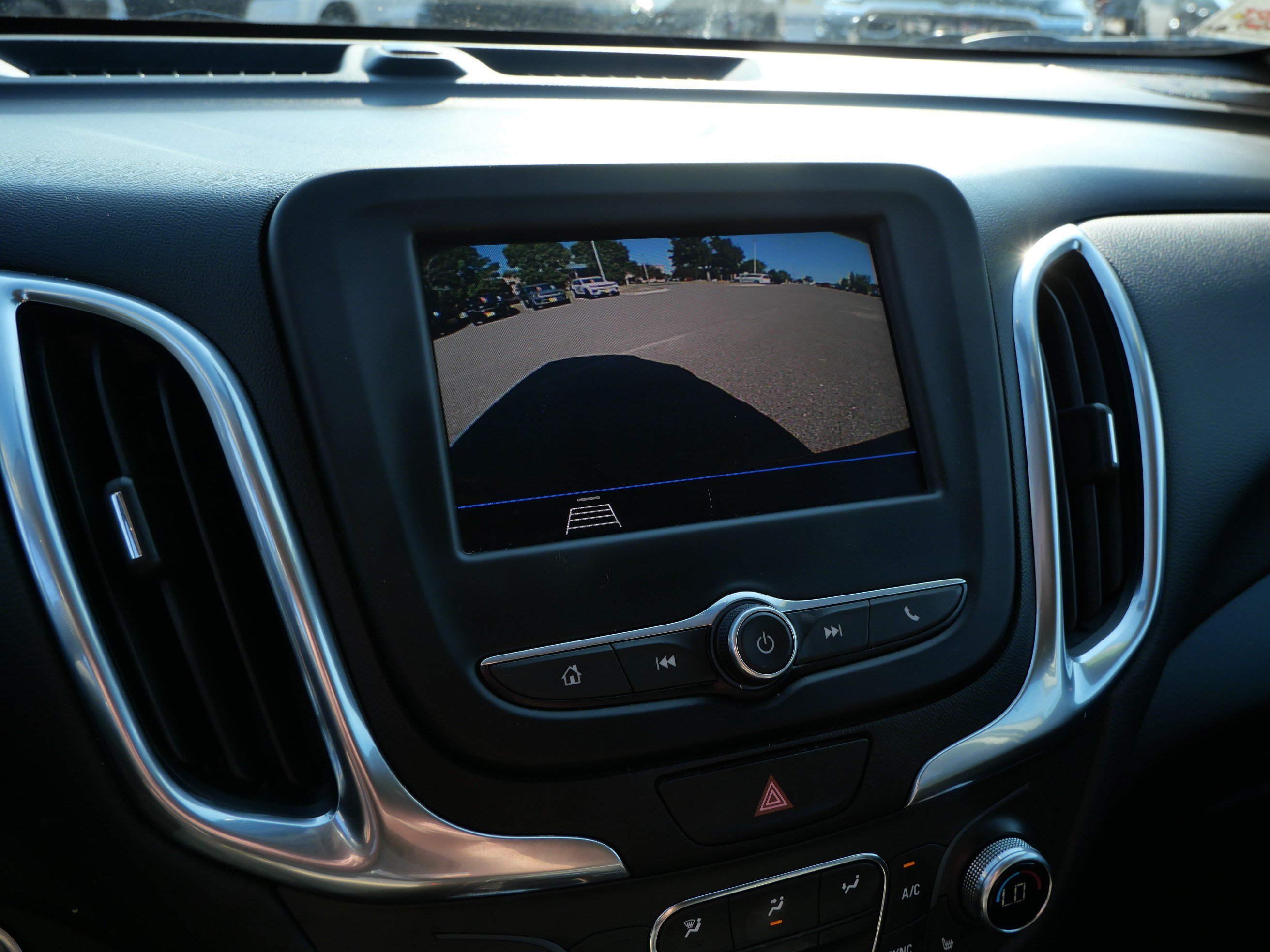 Used 2021 Chevrolet Equinox LT AWD/4WD image 32
