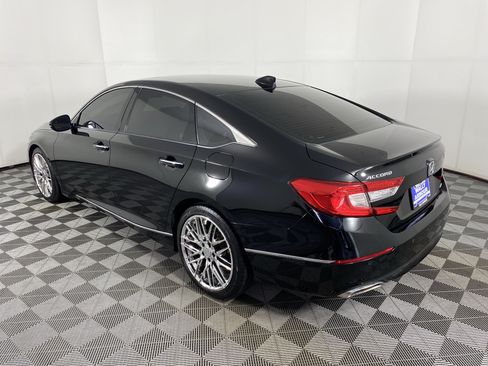 Used 2018 Honda Accord Touring image 11