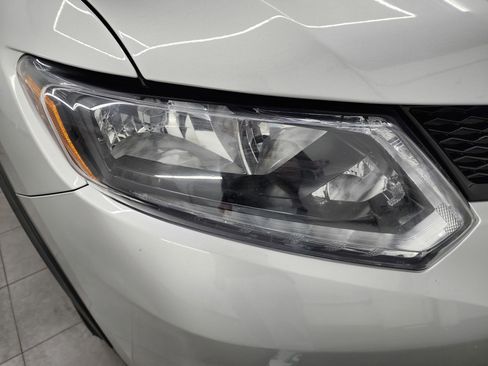 Used 2016 Nissan Rogue SV image 21