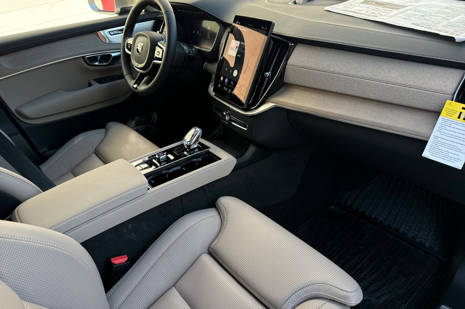 New 2026 Volvo XC90 B5 Ultra w/ Protection Package Premier AWD/4WD image 17
