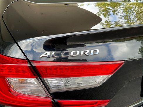 Used 2018 Honda Accord EX-L image 24