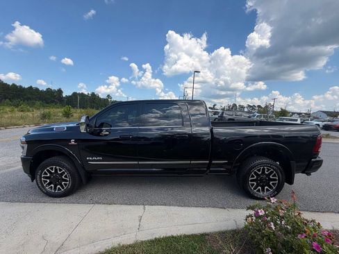 Used 2025 RAM 2500 Limited AWD/4WD image 3