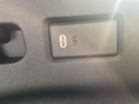 Used 2025 Chevrolet Suburban Z71 image 52