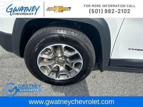 Used 2022 Jeep Cherokee Trailhawk w/ Trailer Tow Group AWD/4WD image 9