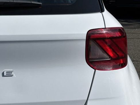 Used 2025 Hyundai Venue SEL FWD image 48